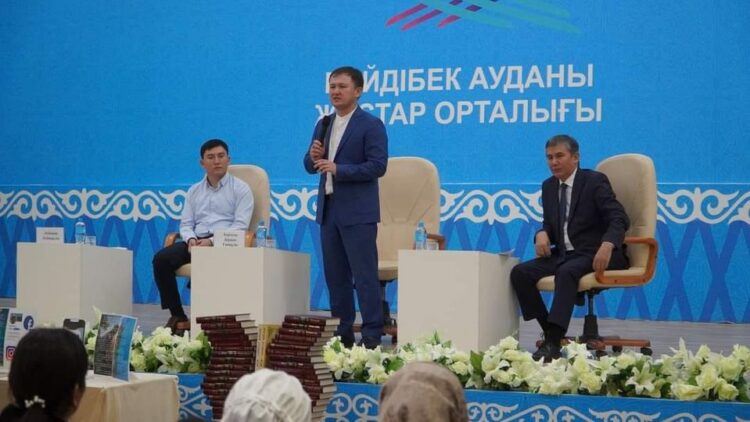 ТҮРКІСТАН: БӘЙДІБЕКТЕ «ТҮРКІСТАН ТАЛАНТТАРЫ» ЖОБАСЫ АЯСЫНДА ҚОС АҚЫНМЕН КЕЗДЕСУ ӨТТІ