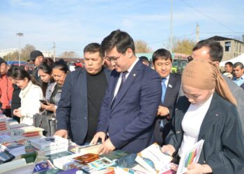 ТҮРКІСТАН: ЖЕТІСАЙДА КІТАП ЖӘРМЕҢКЕСІ ӨТТІ