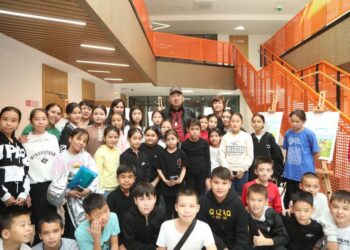 ШЫМКЕНТТЕ БАЛАЛАР ТУЫНДЫЛАРЫ НАСИХАТТАЛЫП, ФИЛЬМ РЕЖИССЕРІМЕН КЕЗДЕСУ ӨТТІ