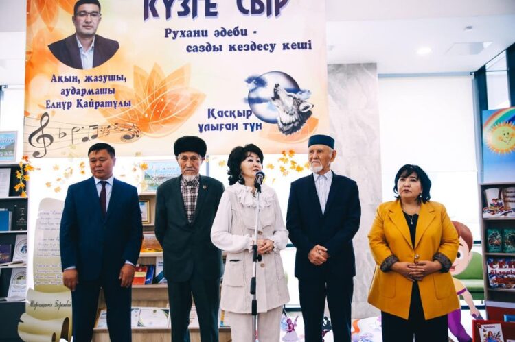 ТҮРКІСТАН ОБЛЫСТЫҚ КІТАПХАНАСЫНА СОЗАҚТЫҚТАР 500 ДАНА КІТАП СЫЙЛАДЫ