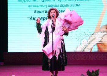 ТҮРКІСТАНДА БАЯН БЕКЕТОВАНЫҢ «АҚ ПЕРІШТЕ ӘЛЕМІМ!» АТТЫ ШЫҒАРМАШЫЛЫҚ КЕШІ ӨТТІ