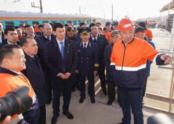 ТҮРКІСТАН: ҚАЗАҚСТАН МЕН ӨЗБЕКСТАНДЫ БАЙЛАНЫСТЫРАТЫН ЖАҢА ТЕМІРЖОЛ ЖЕЛІСІНІҢ ҚҰРЫЛЫСЫ БАСТАЛДЫ