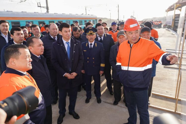 ТҮРКІСТАН: ҚАЗАҚСТАН МЕН ӨЗБЕКСТАНДЫ БАЙЛАНЫСТЫРАТЫН ЖАҢА ТЕМІРЖОЛ ЖЕЛІСІНІҢ ҚҰРЫЛЫСЫ БАСТАЛДЫ