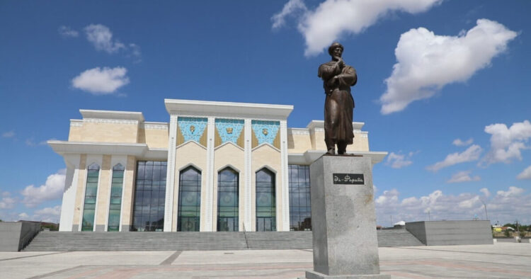 ЖАҢА ТЕАТР – ТҮРКІСТАННЫҢ ЖАҢА МӘРТЕБЕСІНЕ САЙ ӨНЕР ОШАҒЫ