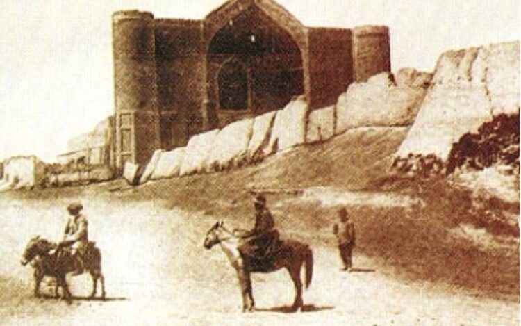 ТҮРКІСТАН: ТӨРТ ҚАҚПАЛЫ ҚАСИЕТТІ ШАҺАРДАҒЫ МҰРАЛАР ТАРИХЫ