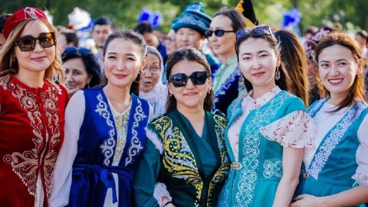 ТҮРКІСТАН: «TURKІSTAN TEXTILE» ТІГІН ФАБРИКАСЫ ҰЛТТЫҚ ДӘСТҮРДІ ҰЛЫҚТАУДЫ ЖОСПАРЛАУДА