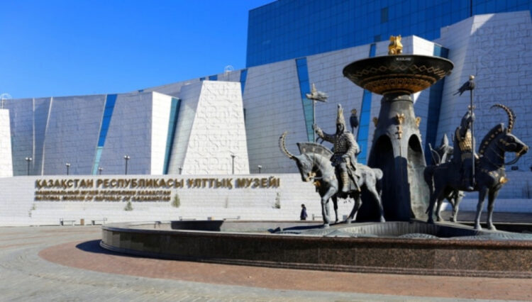 ТҮРКІСТАН: МЕЗЕТТЕР МЕН МЫҢЖЫЛДЫҚТАР ҚОЙНАУЫ