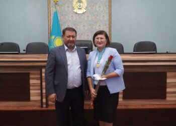 БӘЙДІБЕК АУДАНЫНДА КӨПБАЛАЛЫ АНАЛАР ҚҰРМЕТТЕЛДІ