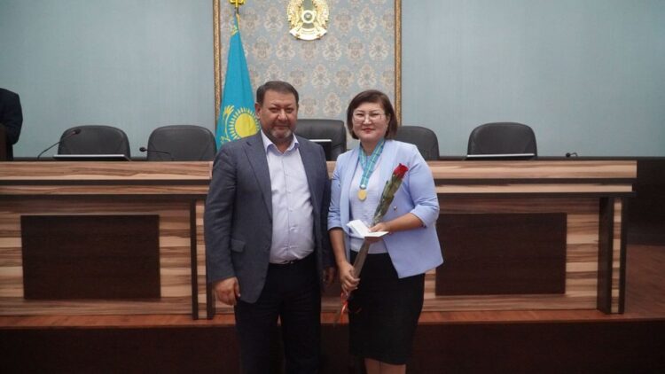 БӘЙДІБЕК АУДАНЫНДА КӨПБАЛАЛЫ АНАЛАР ҚҰРМЕТТЕЛДІ