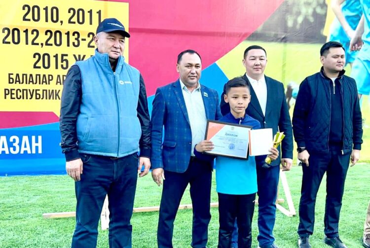 БОЛАШАҒЫНАН КӨП ҮМІТ КҮТЕМІН