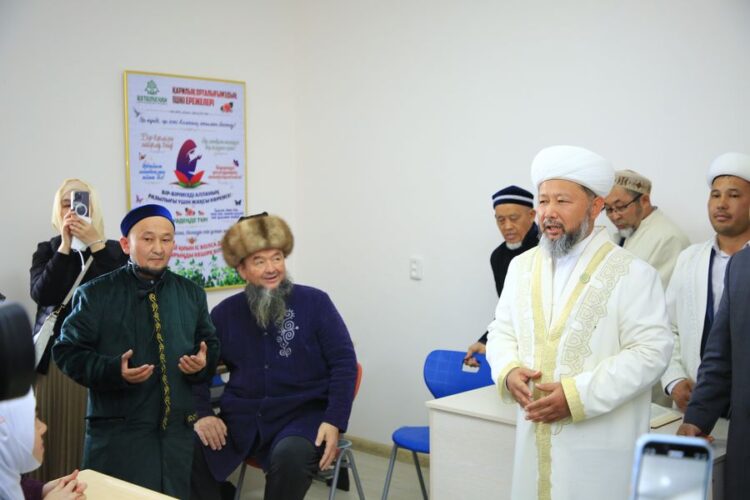 АРЫСТА ҚАРИЛАР ДАЙЫНДАЙТЫН «ӘЗ ТӘУКЕ ХАН» ОРТАЛЫҒЫ АШЫЛДЫ