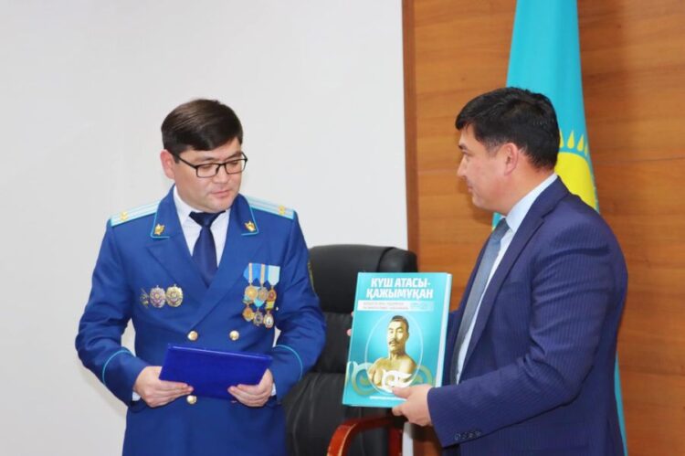ORDABASY: ПРОКУРАТУРА ҚЫЗМЕТКЕРЛЕРІНЕ ҚҰРМЕТ КӨРСЕТІЛДІ