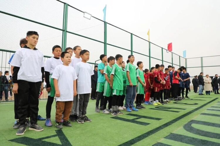 ТҮРКІСТАН: СОЗАҚ АУДАНЫНДА «САМҰРЫҚ-ҚАЗЫНА» АҚ ФУТБОЛ АЛАҢЫН САЛЫП БЕРДІ