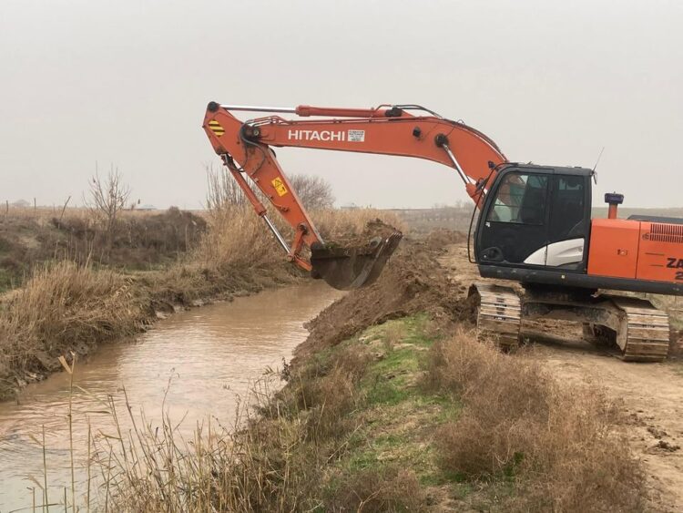 КЕЛЕС АУДАНЫНДАҒЫ ЕҢ ҰЗЫН КАНАЛ МЕХАНИКАЛЫҚ ӘДІСПЕН ТАЗАЛАНУДА
