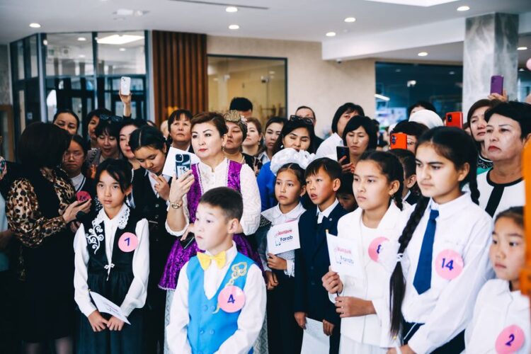 Өнерлі өрге жүзер