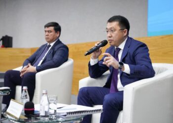 КӨЛІК МИНИСТРІМЕН КЕЗДЕСУГЕ КЕЛГЕН ТҮРКІСТАН ОБЛЫСЫНЫҢ ТҰРҒЫНДАРЫ ӨҢІРДЕГІ ЖОЛАУШЫЛАР ТАСЫМАЛЫН ЖАҚСАРТУДЫ СҰРАДЫ