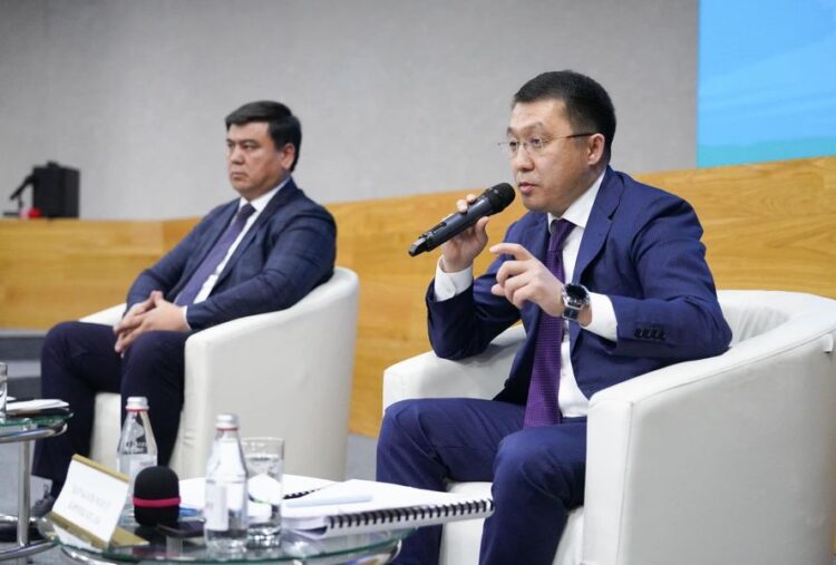 КӨЛІК МИНИСТРІМЕН КЕЗДЕСУГЕ КЕЛГЕН ТҮРКІСТАН ОБЛЫСЫНЫҢ ТҰРҒЫНДАРЫ ӨҢІРДЕГІ ЖОЛАУШЫЛАР ТАСЫМАЛЫН ЖАҚСАРТУДЫ СҰРАДЫ