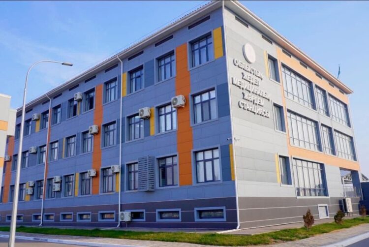 ТҮРКІСТАН: ДЕПУТАТ «ЖЕДЕЛ ЖӘРДЕМ» ҚЫЗМЕТІНЕ ӨКПЕНІ ЖАСАНДЫ ТЫНЫС АЛДЫРУ АППАРАТТАРЫН ТАРТУ ЕТТІ