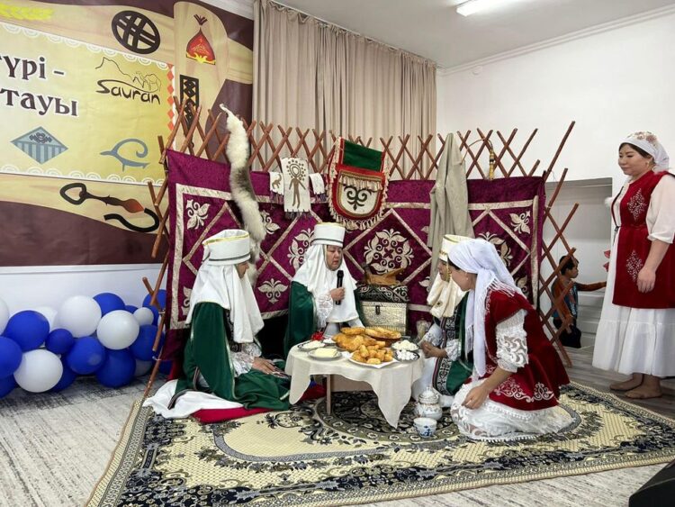 САУРАНДА “АТА-БАБА ДӘСТҮРІ — ТӘРБИЕНІҢ БАСТАУЫ” АТТЫ БАЙҚАУ ӨТТІ