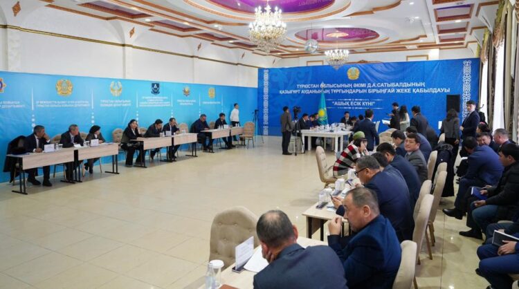 ДАРХАН САТЫБАЛДЫ ҚАЗЫҒҰРТ АУДАНЫНЫҢ ТҰРҒЫНДАРЫН ҚАБЫЛДАП, ӨТІНІШТЕРІН ТЫҢДАДЫ