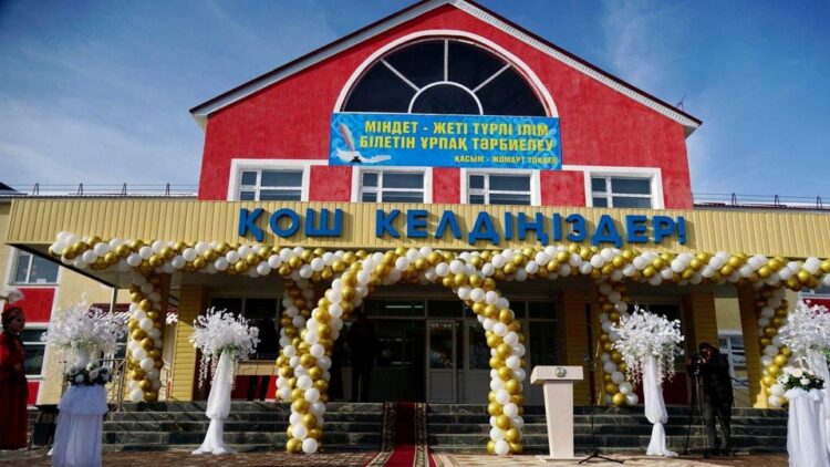 ТҮРКІСТАН: КЕЛЕСТЕ МЕКТЕПТІҢ ЖАҢА ҒИМАРАТЫ ПАЙДАЛАНУҒА БЕРІЛДІ