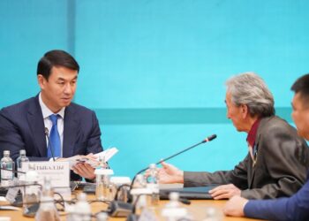 ДАРХАН САТЫБАЛДЫ КЕЗЕКТІ ЖЕКЕ ҚАБЫЛДАУЫН ӨТКІЗДІ