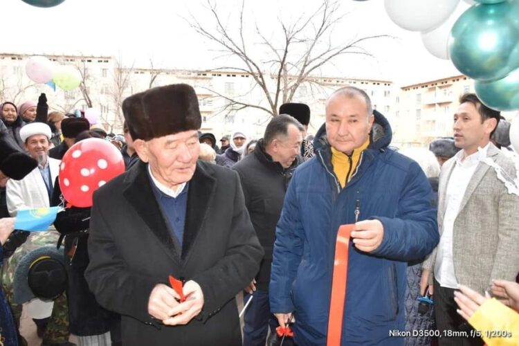 ТҮРКІСТАН: СОЗАҚТА ТҰРҒЫНДАР БІР ОТБАСЫНА БАСПАНА КІЛТІН ТАБЫСТАДЫ