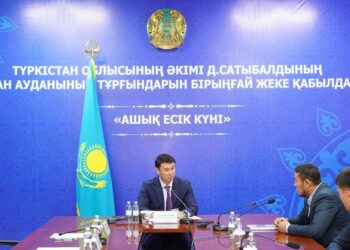 ТҮРКІСТАН ОБЛЫСЫНЫҢ ӘКІМІ ДАРХАН САТЫБАЛДЫ САУРАНДЫҚ ТҰРҒЫНДАРДЫ ҚАБЫЛДАДЫ