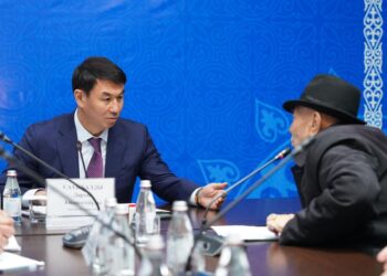 ОБЛЫС ӘКІМІ ДАРХАН САТЫБАЛДЫ КЕЛЕСТІК ТҰРҒЫНДАРДЫҢ ӨТІНІШ-ТІЛЕКТЕРІН ТЫҢДАДЫ