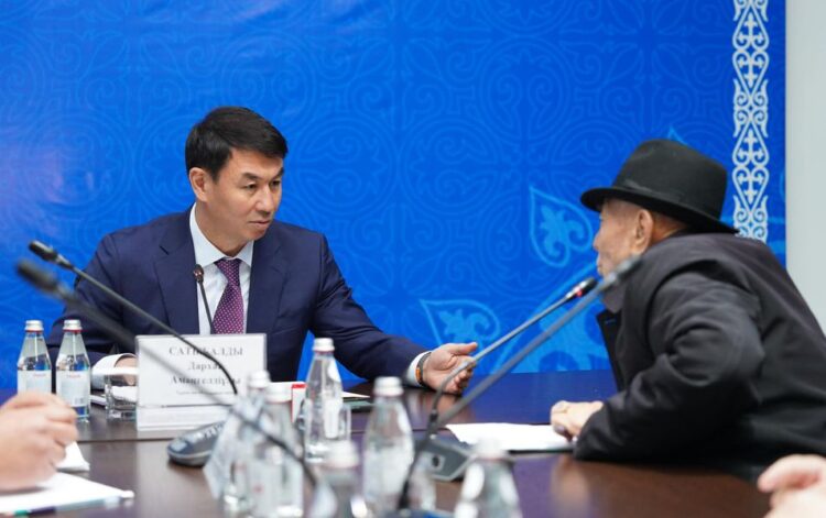 ОБЛЫС ӘКІМІ ДАРХАН САТЫБАЛДЫ КЕЛЕСТІК ТҰРҒЫНДАРДЫҢ ӨТІНІШ-ТІЛЕКТЕРІН ТЫҢДАДЫ