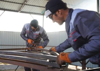 ТҮРКІСТАН: САРЫАҒАШТЫҚ ТҰРҒЫН «АУЫЛ АМАНАТЫ» ЖОБАСЫМЕН ӨЗ ЦЕХЫНЫҢ ЖҰМЫСЫН ЖАНДАНДЫРДЫ