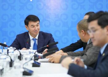 ОБЛЫС ӘКІМІНІҢ ЖЕКЕ ҚАБЫЛДАУЫНДА ЖЕТІСАЙЛЫҚ ТҰРҒЫНДАР ӨТІНІШТЕРІН АЙТТЫ