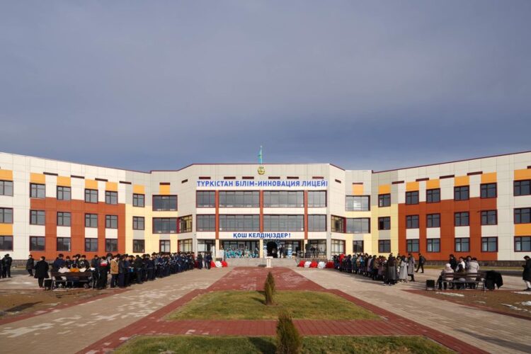 ТҮРКІСТАНДА «ТҮРКІСТАН БІЛІМ-ИННОВАЦИЯ» ЛИЦЕЙ-ИНТЕРНАТЫНЫҢ ЖАҢА ҒИМАРАТЫ ПАЙДАЛАНУҒА БЕРІЛДІ