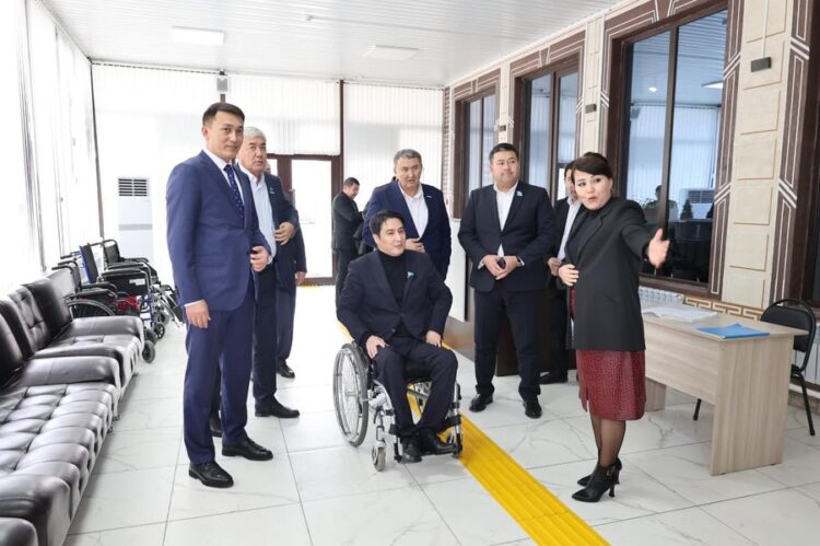 ПАРЛАМЕНТ МӘЖІЛІСІНІҢ ДЕПУТАТЫ ЕРЛАН ӘБДИЕВ ӘЛЕУМЕТТІК ОРТАЛЫҚТА БОЛДЫ