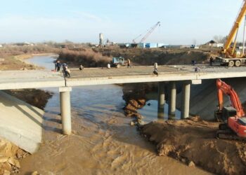 КЕЛЕС: ҚОС АУЫЛДЫ ЖАЛҒАЙТЫН КӨПІРДІҢ ҚҰРЫЛЫСЫ АЯҚТАЛУҒА ТАЯУ