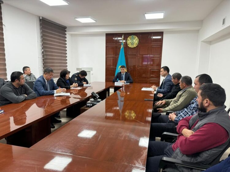 САУРАН АУДАНЫНЫҢ ӘКІМІ ШАҒЫН ЖӘНЕ ОРТА БИЗНЕС ӨКІЛДЕРІМЕН КЕЗДЕСТІ