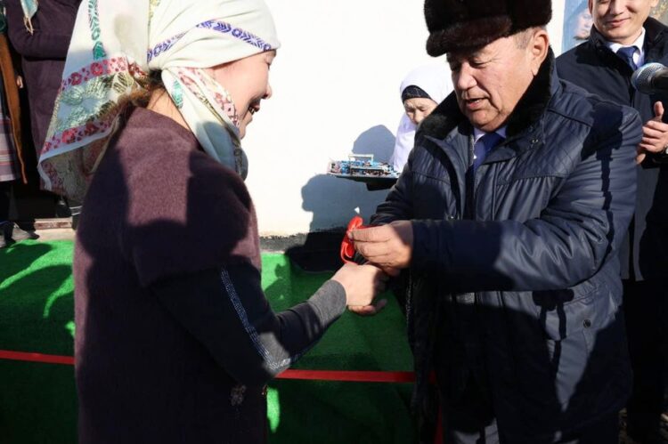 ТҮРКІСТАН: САУРАНДЫҚТАР МҰҚТАЖ ОТБАСЫНА БАСПАНА ТАРТУ ЕТТІ