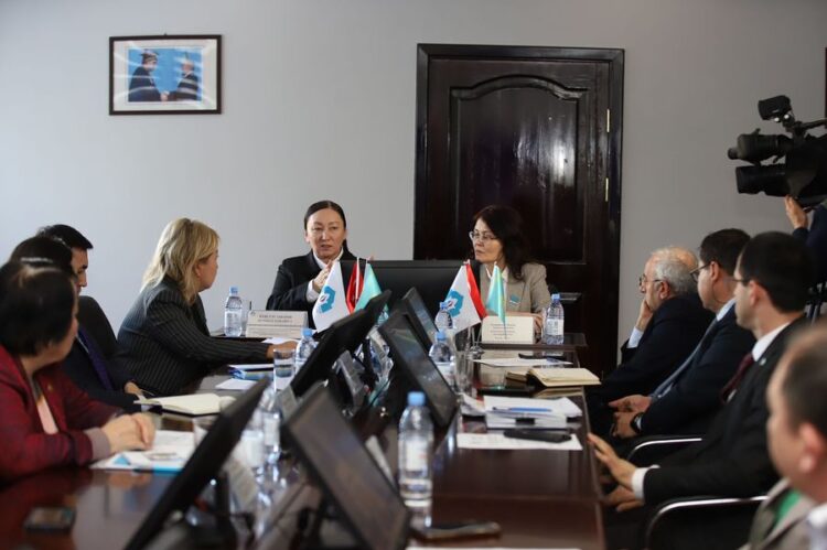 ТҮРКІСТАНДА ӨҢІРДІҢ ҒЫЛЫМИ ӘЛЕУЕТІН КӨТЕРУ ЖОЛДАРЫ ТАЛҚЫЛАНДЫ