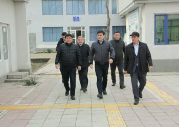 ЖЕТІСАЙ: АУДАН БАСШЫЛЫҒЫ БІРҚАТАР ӘЛЕУМЕТТІК МЕКЕМЕЛЕРДІ АРАЛАДЫ