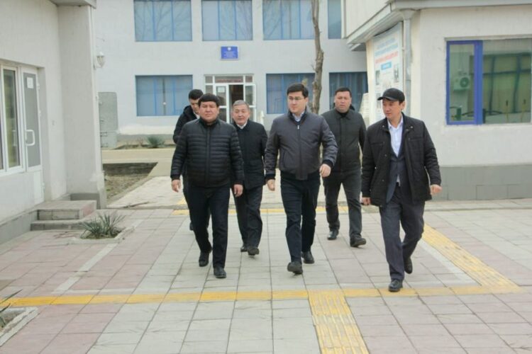 ЖЕТІСАЙ: АУДАН БАСШЫЛЫҒЫ БІРҚАТАР ӘЛЕУМЕТТІК МЕКЕМЕЛЕРДІ АРАЛАДЫ