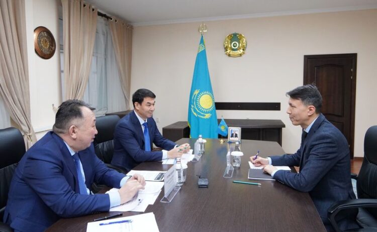 ДАРХАН САТЫБАЛДЫ «ҚАЗАТОМӨНЕРКӘСІП» ҰАК» АҚ БАСҚАРМА ТӨРАҒАСЫМЕН КЕЗДЕСТІ