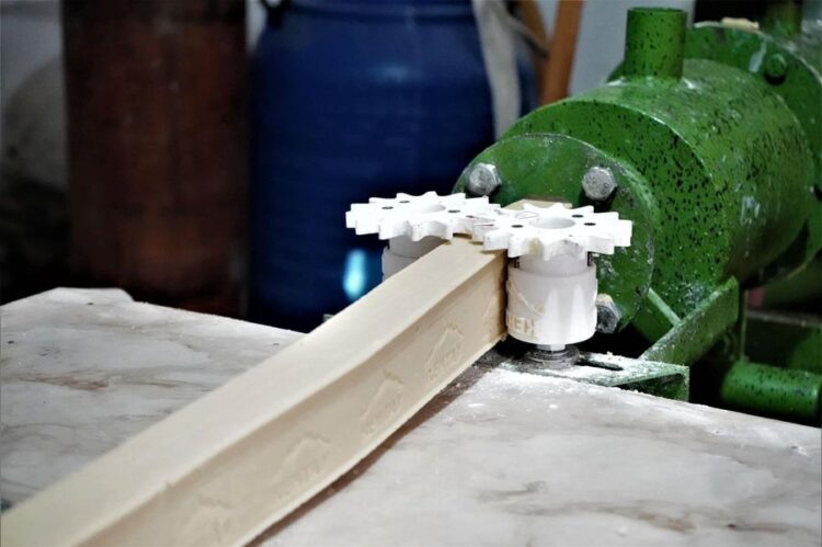 ТҮРКІСТАН: КЕНТАУЛЫҚ КӘСІПКЕРДІҢ ЦЕХЫ КҮНІНЕ 1500 ДАНА САБЫН ӨНДІРЕДІ