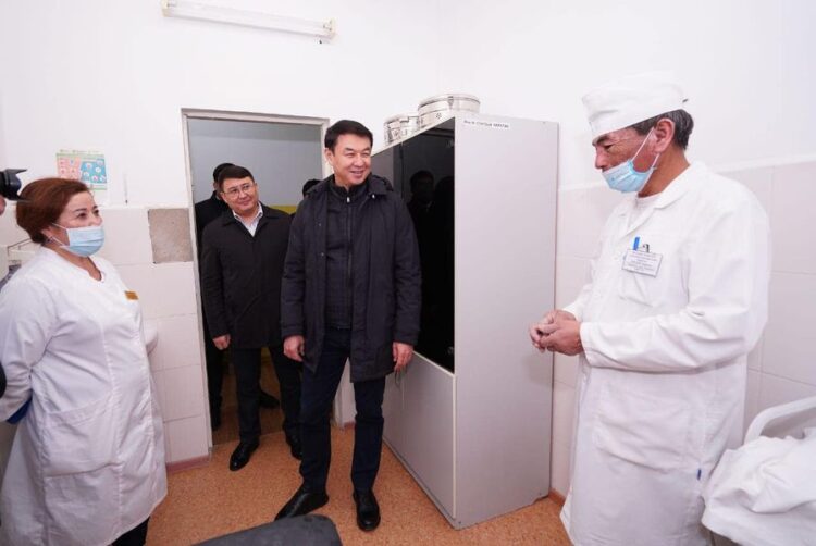 ТҮРКІСТАН: ДАРХАН САТЫБАЛДЫ САРАПХАНА АУЫЛДЫҚ ЕМХАНАСЫНЫҢ ЖАҒДАЙЫМЕН ТАНЫСТЫ