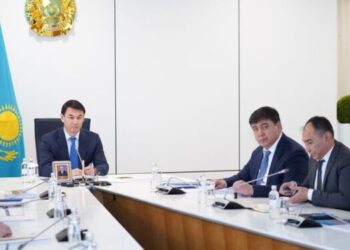 ОБЛЫС ӘКІМІ ТҮРКІСТАНДА КӘСІП АШУҒА НИЕТТІ ИНВЕСТОРЛАРМЕН КЕЗДЕСТІ