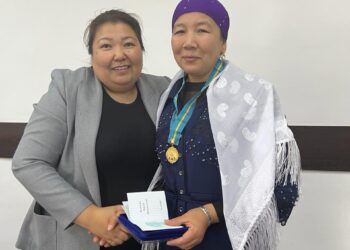 АБАЙ АУДАНЫ: АЛТЫН ҚҰРСАҚТЫ АНАЛАР ТӨСБЕЛГІЛЕРМЕН МАРАТТАЛДЫ