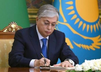 Әлеуметтік желіде жалған ақпарат таратқандар айыппұл төлейді: Тоқаев жаңа заңға қол қойды