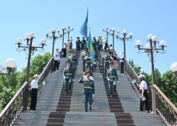 ЖАСТАР МЕМЛЕКЕТТІК РӘМІЗДЕРДІ ҰЛЫҚТАДЫ