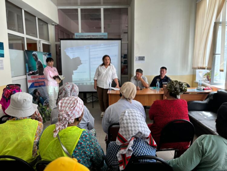 ҚАРНАҚ АУЫЛЫНДА АЛАЯҚТЫҚ ПЕН ҚҰҚЫҚ БҰЗУШЫЛЫҚТЫҢ АЛДЫН АЛУ МАҚСАТЫНДА КЕЗДЕСУ ӨТТІ