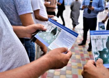 КЕНТАУ ТҰРҒЫНДАРЫНА ИНТЕРНЕТ-АЛАЯҚТЫҚТЫҢ АЛДЫН-АЛУ БОЙЫНША ТҮСІНДІРУ ЖҰМЫСТАРЫ ЖҮРГІЗІЛУДЕ