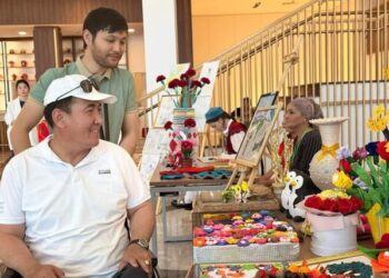 ТҮРКІСТАНДА ЕРЕКШЕ ЖАСТАРДЫҢ ӨНЕР ТУЫНДЫЛАРЫНЫҢ КӨРМЕСІ ӨТТІ